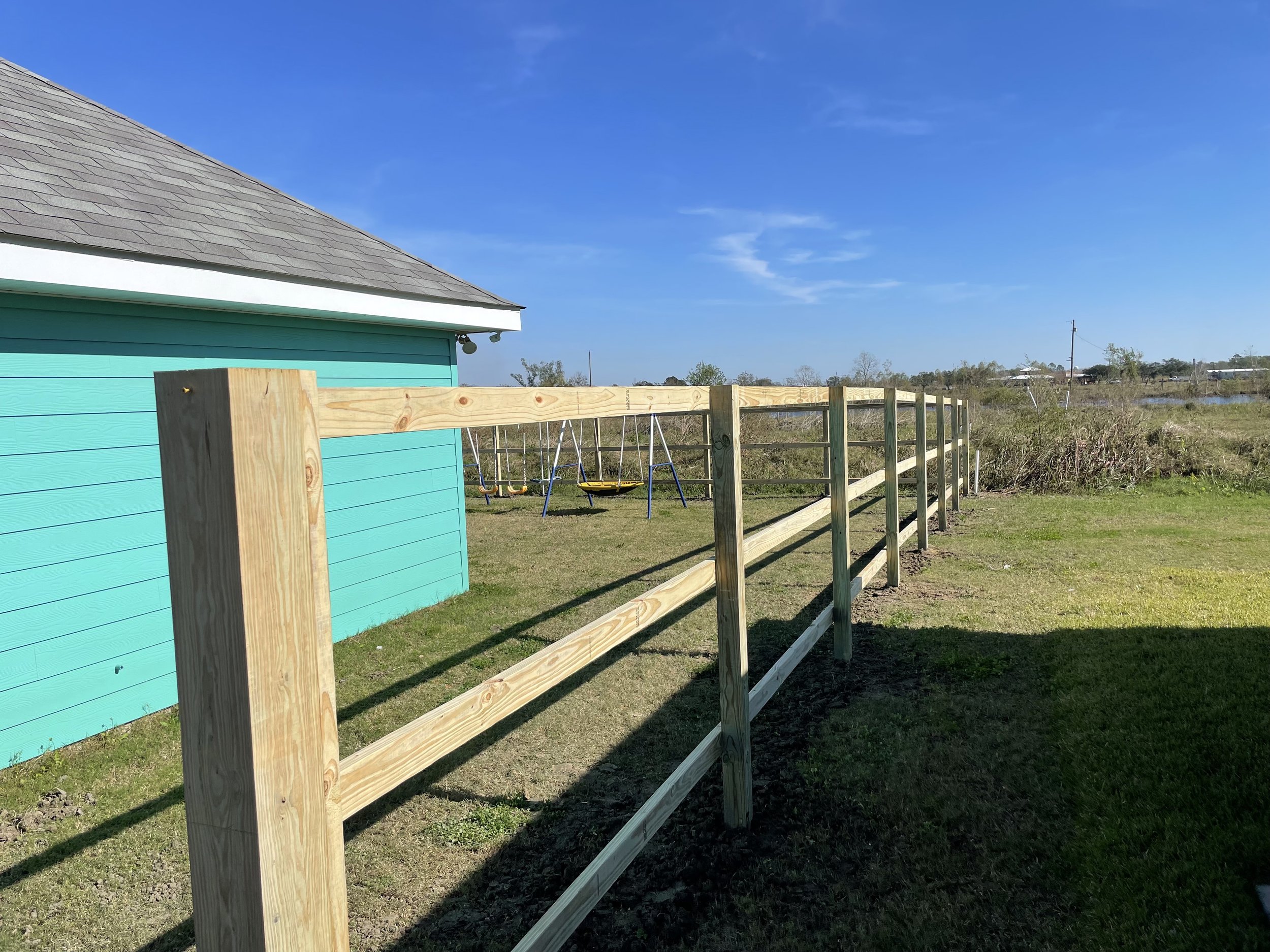 3 runners to prevent sagging sections wood posts