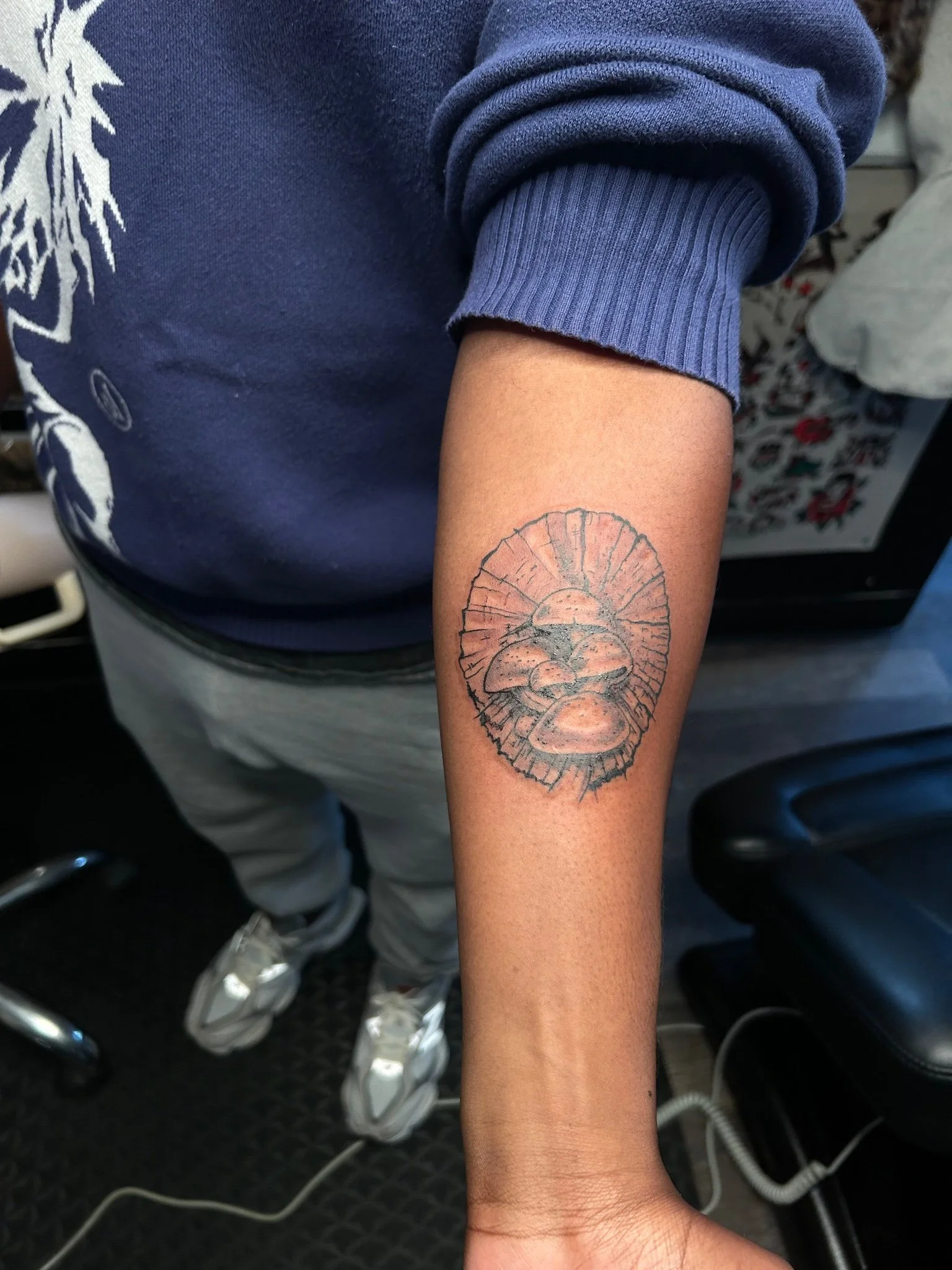 2026-10-20_TJ_BlackGray_Forearm_Illustrative_Nature.jpg