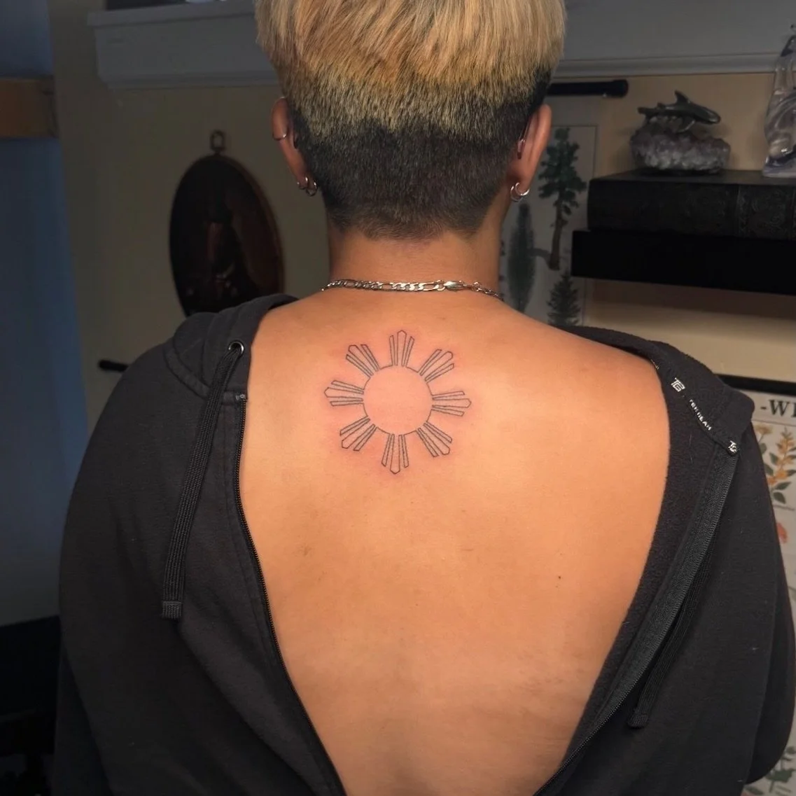 Sunsets are made for moonlit nights 💫🌕
This tattoo was done by tattoo artist Tessa (@tattoosbytessa) at Burned Hearts Tattoo in Columbus, Ohio.
#tessatattoo #finelinetattoo #finetattoo #linetattoo #sunmoontattoo suntattoo moontattoo tattoo tattooar