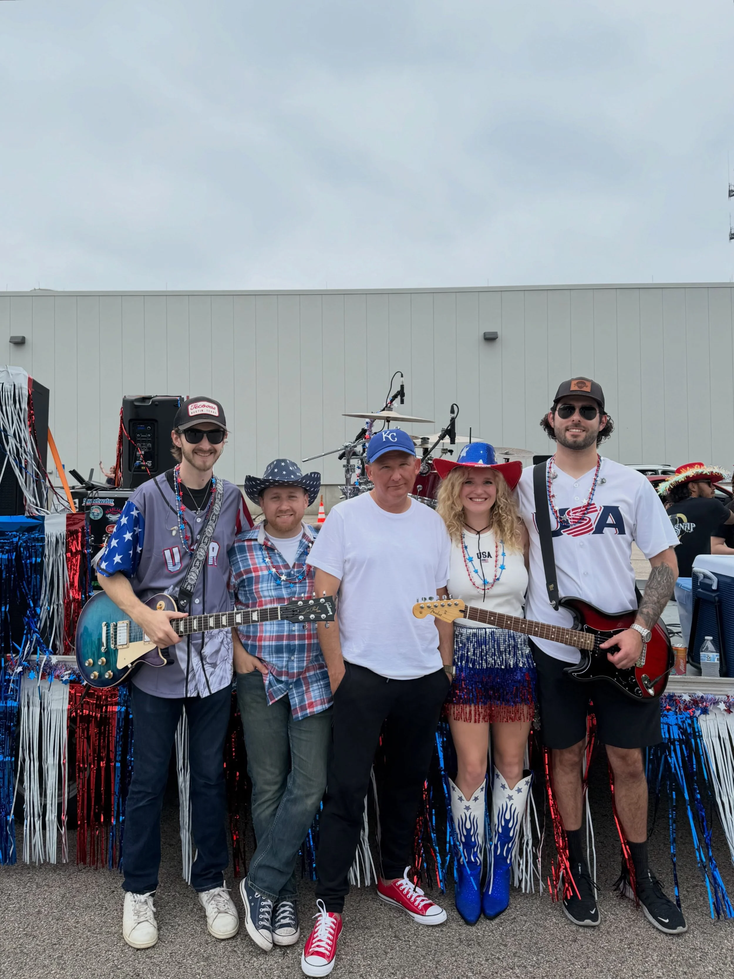 Thank you to everyone who came out and saw us at the Crystal Lake Independence Day parade! 🇺🇸❤️

#4thofjuly #countryband #countrymusic