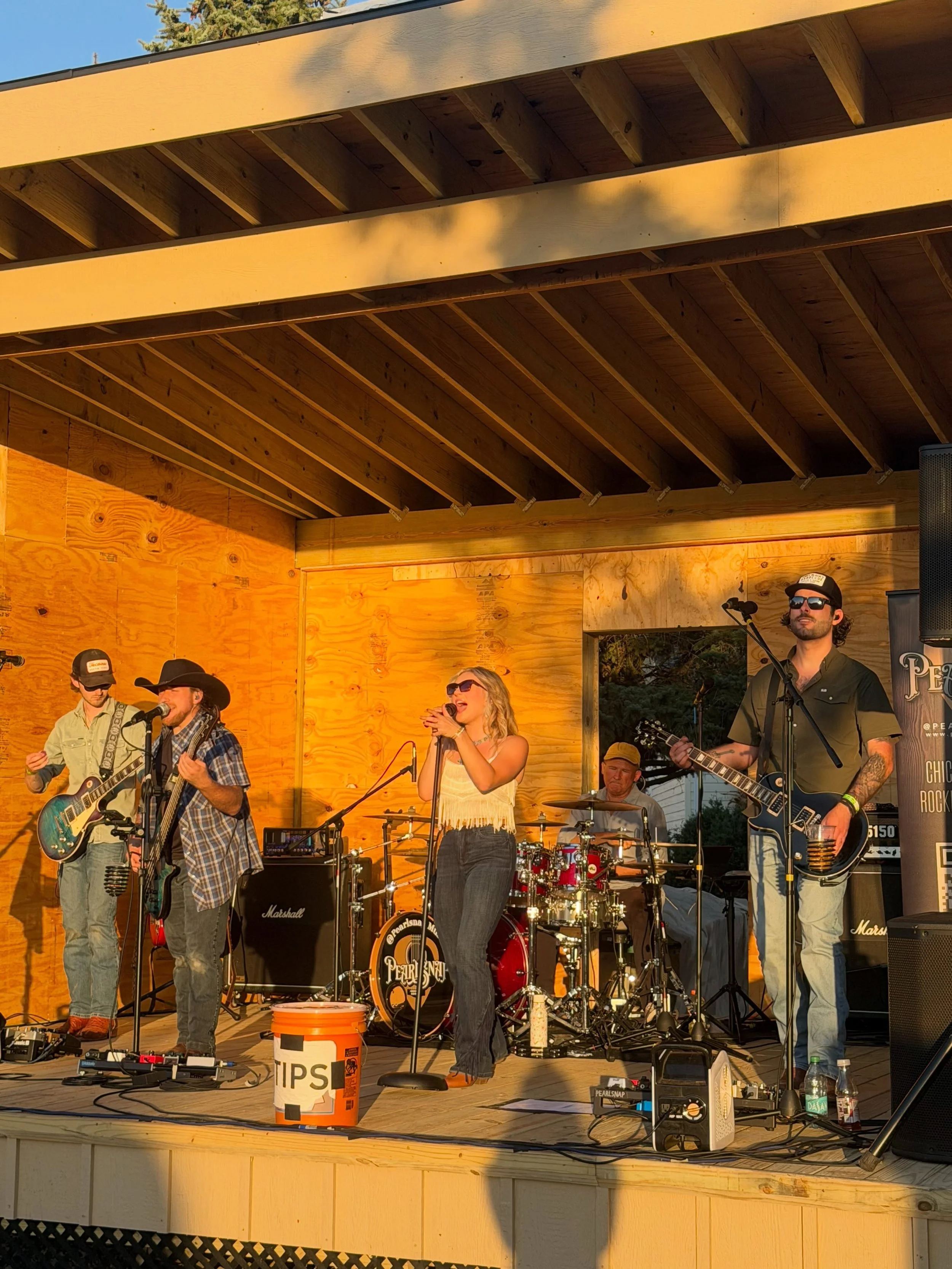 Come grab a drink at @crystallakebrewing Oktoberfest and see Pearlsnap play this Saturday September 19th 8-10pm! 🍁

#livemusic #countrymusic #oktoberfest