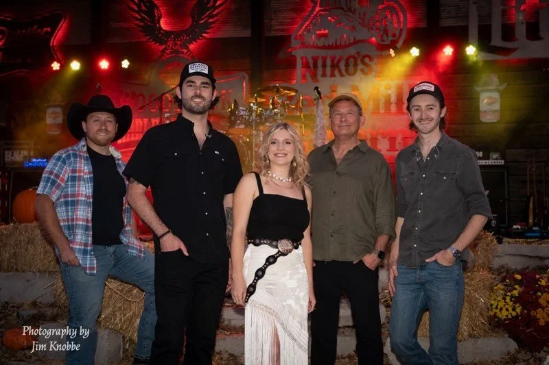 A new snapshot of your favorite country crew! 🤠 

#country #livemusic #countryband