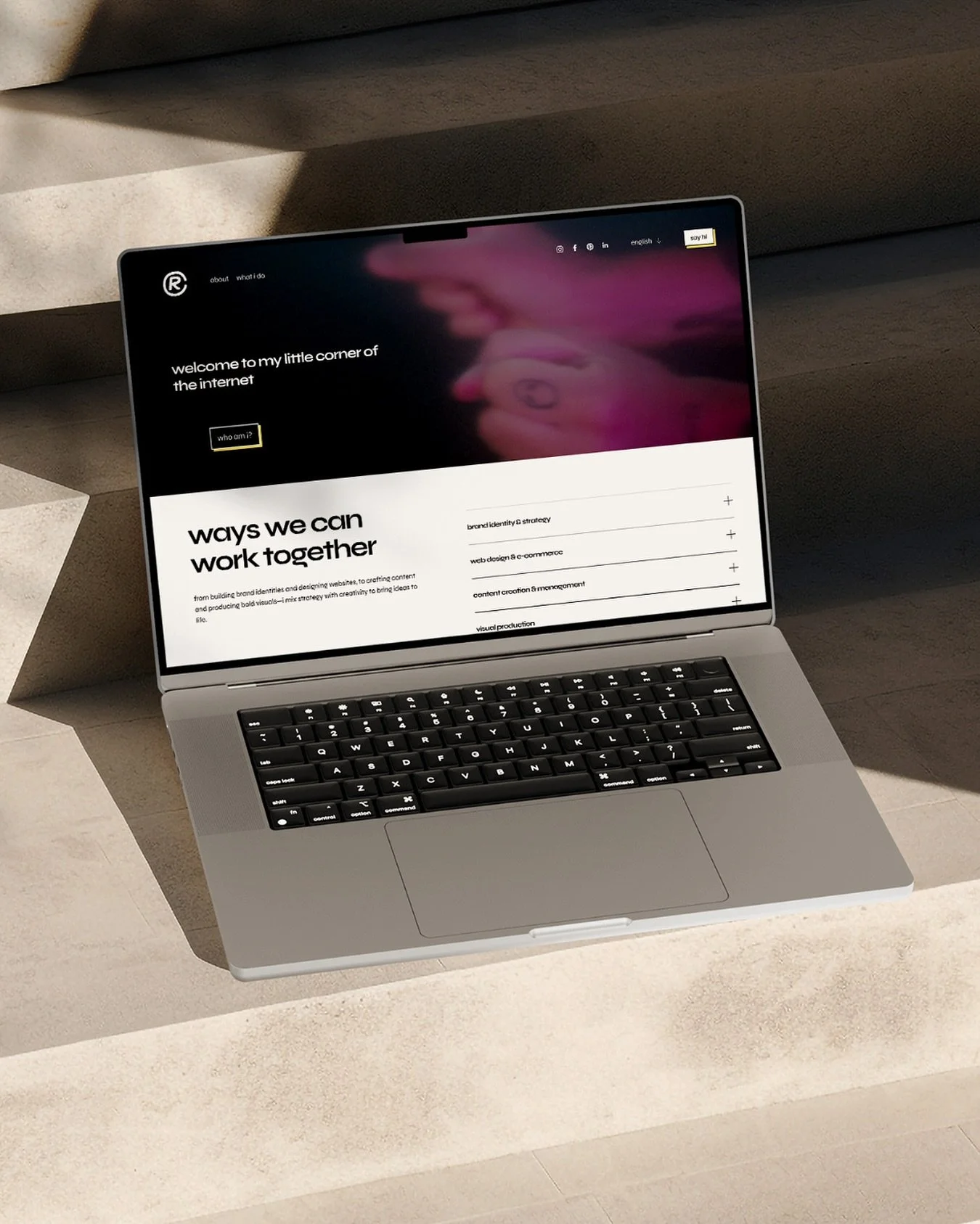 ✨My new website is live!
Branding, web, design &amp; production &mdash; creativity and strategy all in one place.

Take a peek and say hi 👉 www.ritacapelo.com
_____

✨ O meu novo site j&aacute; est&aacute; online!
Branding, web, design &amp; produ&c