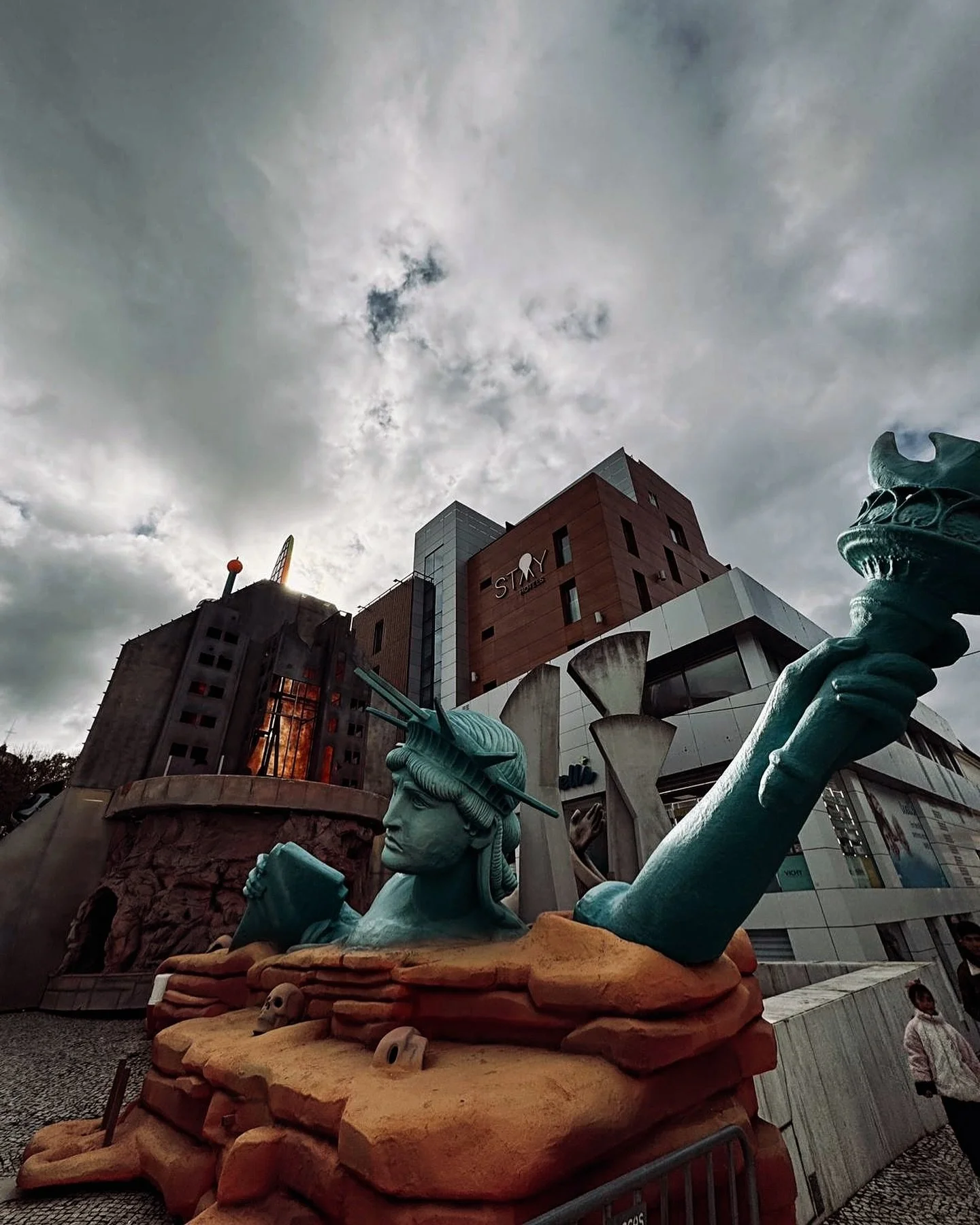 The end is near 💀

#carnavaltorresvedras2024 #partnerincrime