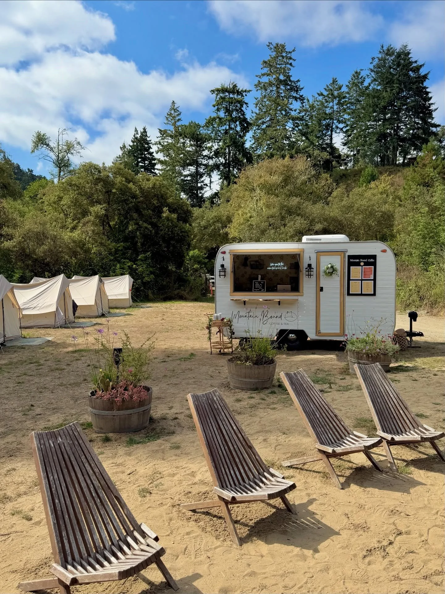 Wedding guests woke up in tents by the ocean, stretched into the day with yoga, and gathered around for coffee 🧘&zwj;♀️This rustic Pescadero venue perfectly fit the Mountain Bound vibe 🌊🪵 Thank you Charlotte &amp; John Henry for having us!
