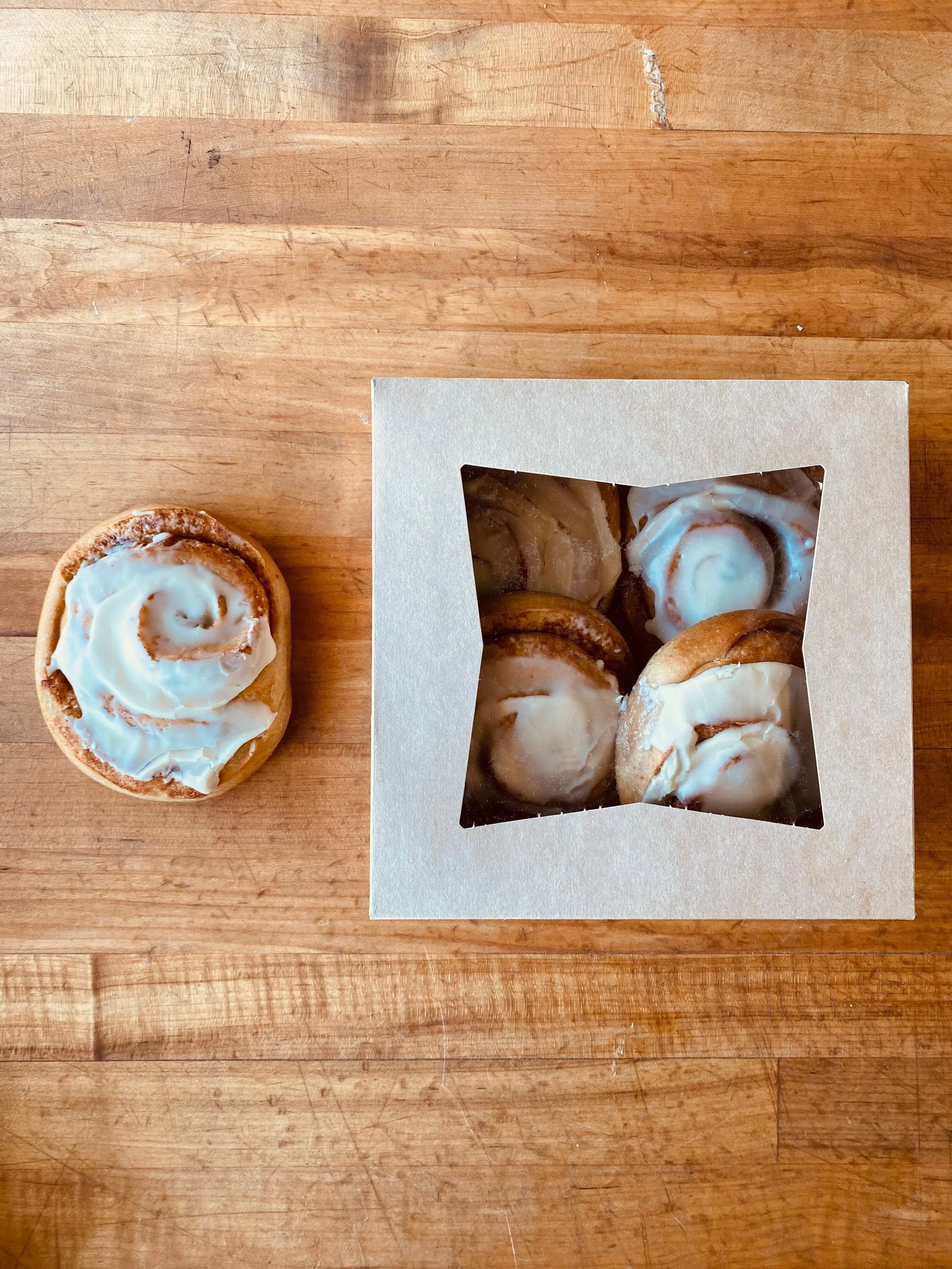 Cinnamon Roll 4-pack - Box (1).jpg