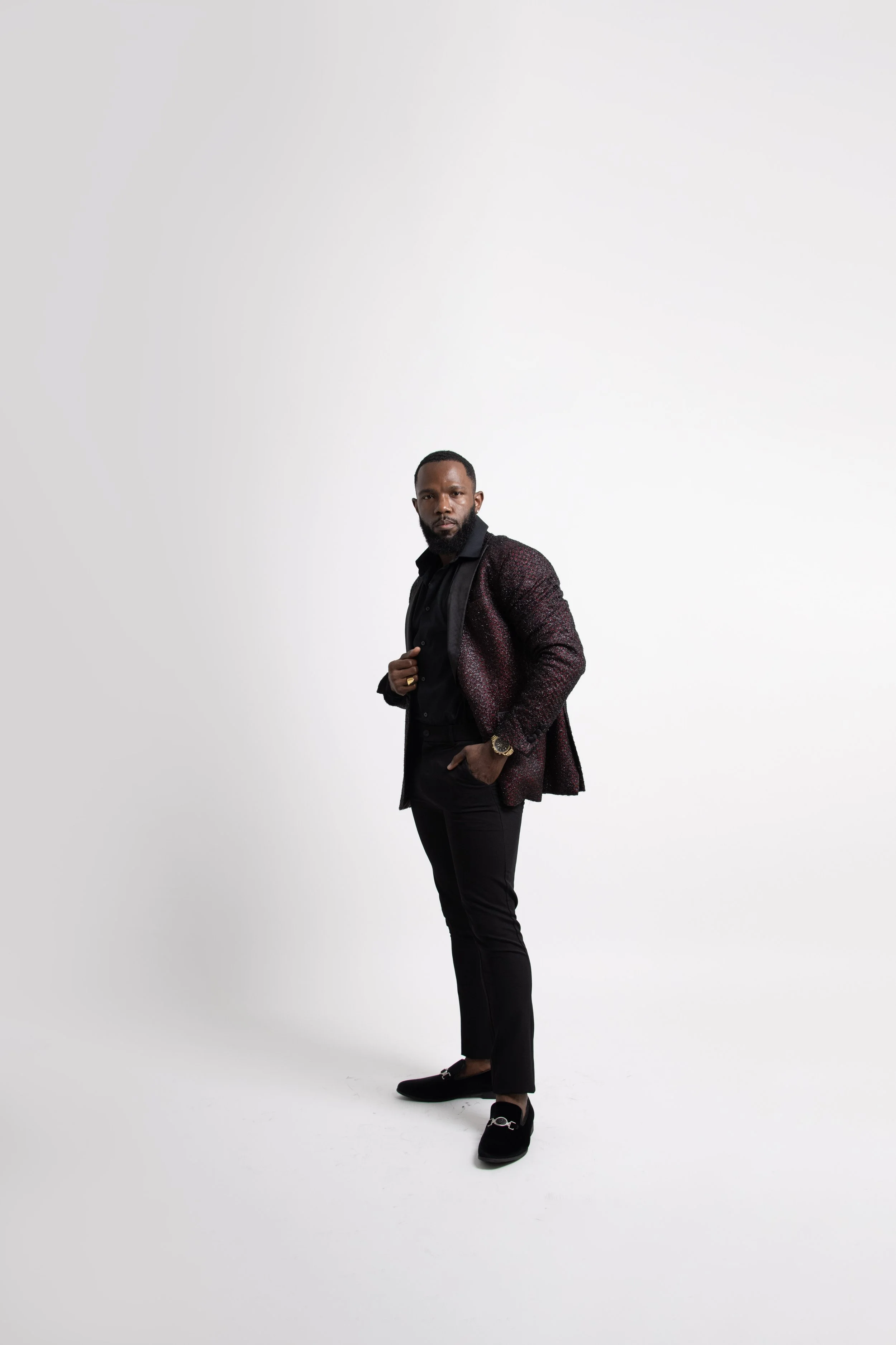 Standing_Antonio_1.jpg