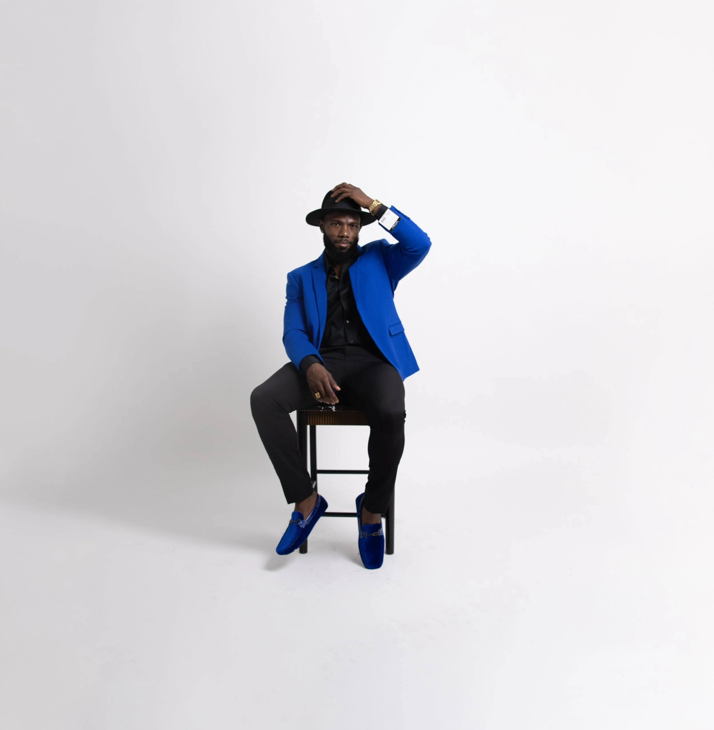 Seated_Roberto_1.jpg