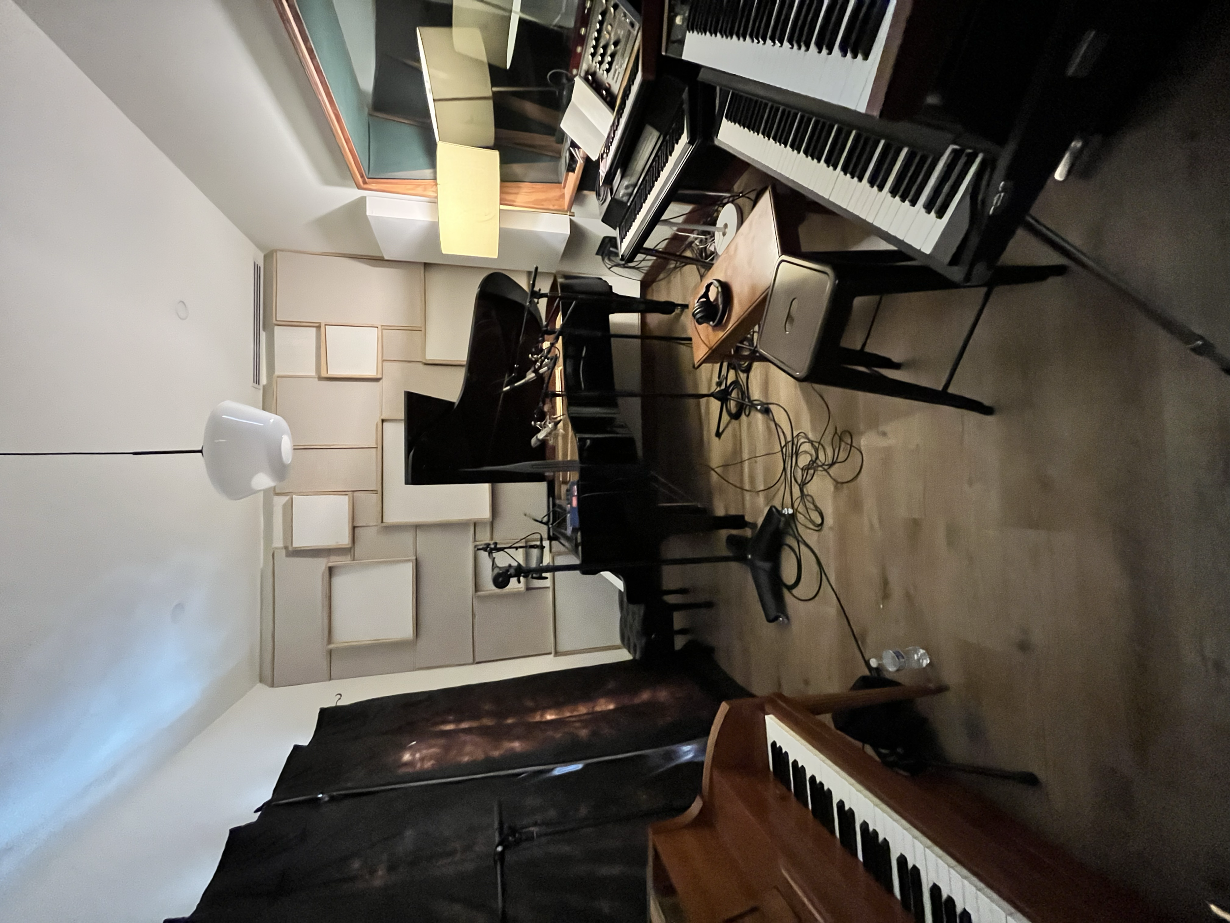 Keyboard Room at Spectra Studios. Equipped with a Kawaii 7' Grand Piano and a Rhodes Electric Piano
