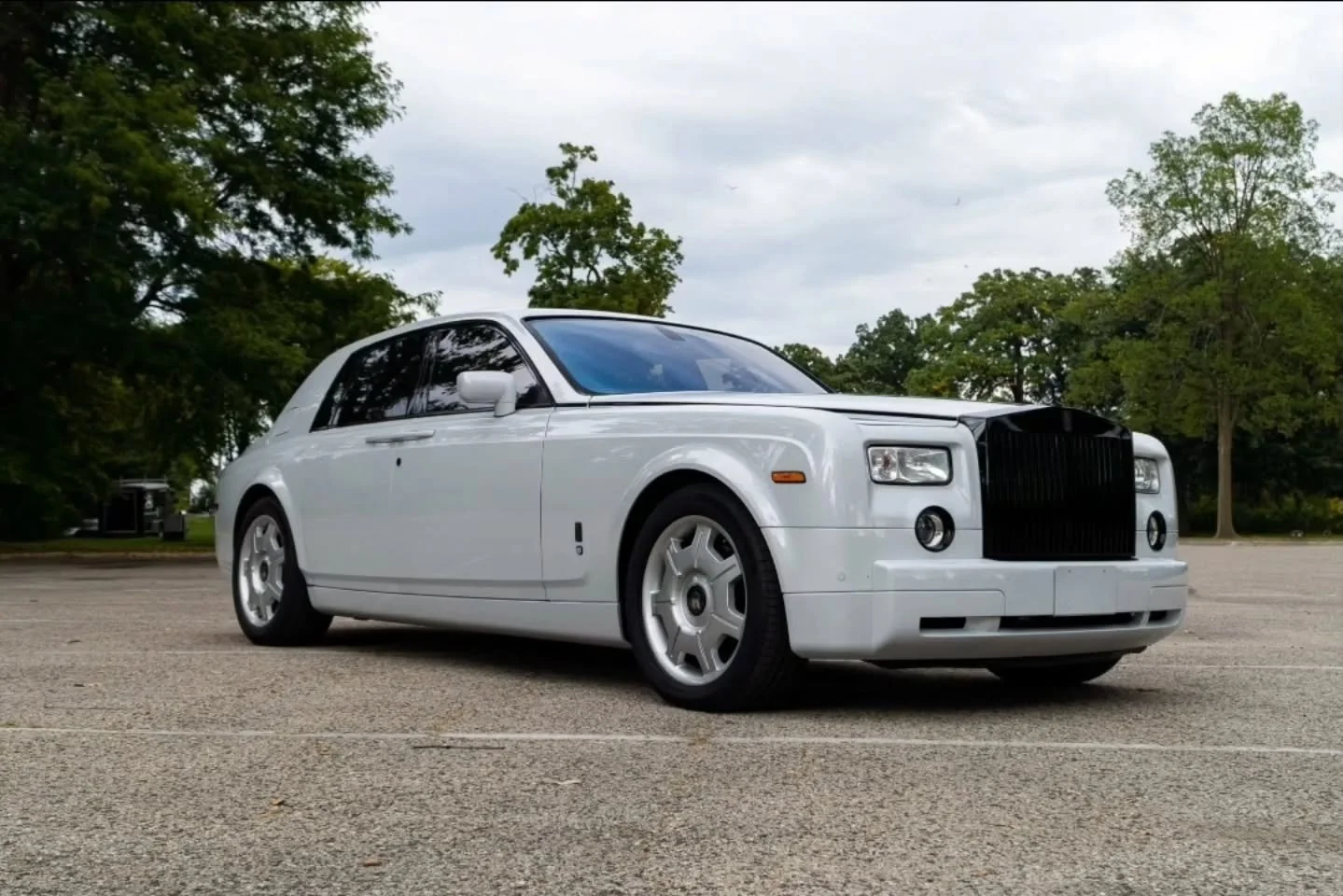 Closing TODAY on Bring a Trailer -  we are excited to see this gorgeous 2004 Rolls Royce Phantom find a new home!

Link in story, get your bids in now!