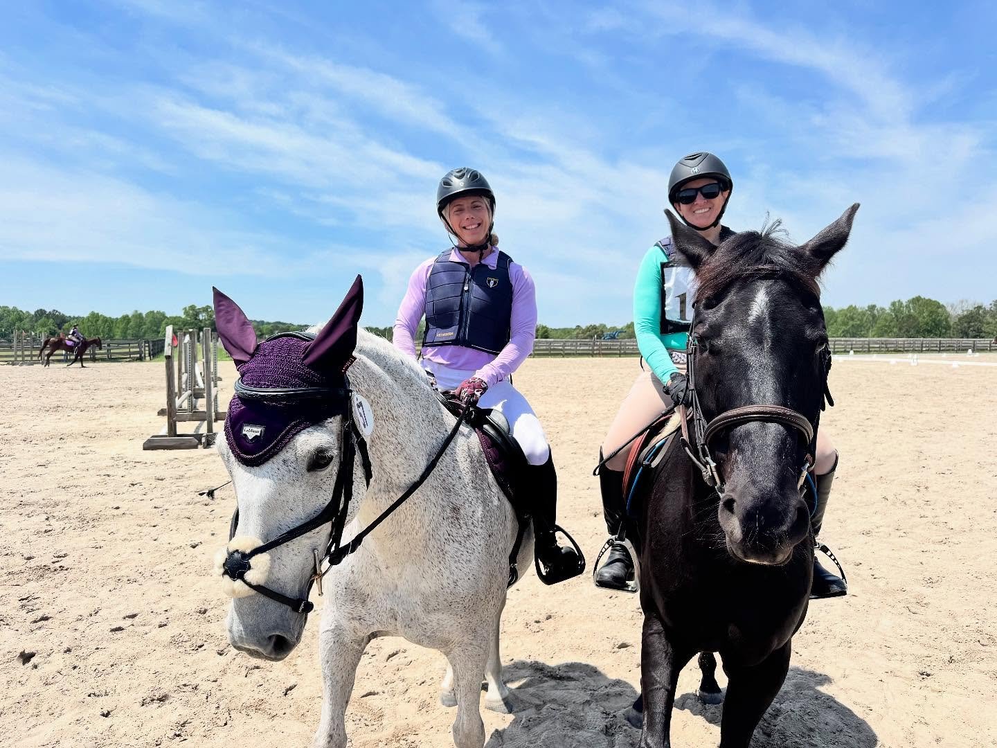 Today was FUN!
8 months ago Devona was diagnosed with EPM and we didn’t know if she’d ever return to jumping and eventing. Her owner, Stacey @staceyjwagner , has been tirelessly advocating for her health since. Today they did their first