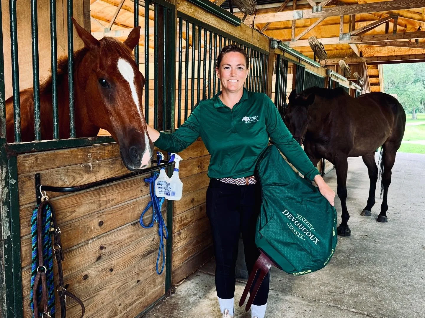SUPER EXCITED to announce my partnership with Devoucoux! Just wait till you see how their Chiberta Enara EV saddle helps my sensitive TBs use their backs better! Doesn’t hurt that their colors go so well with #teamOET colors. 💚 @devoucoux_usa_