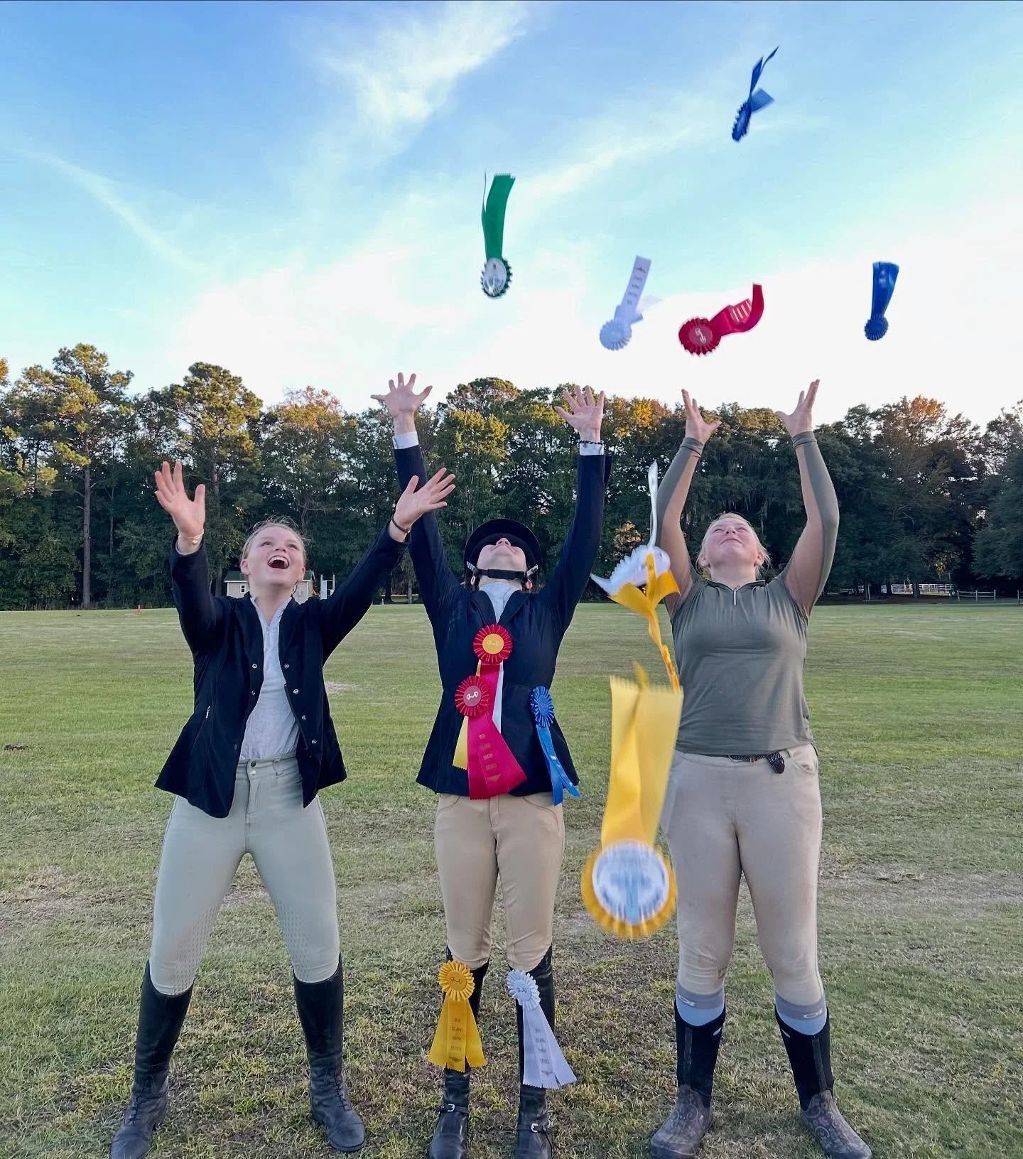 We love to support our local shows here in Charleston&hellip;they are getting few and far between! Yesterday was a blast at the Sea Island Show Series. All four girls moved up to a new level and all conquered! We ended up with 6 blue ribbons (plus lo
