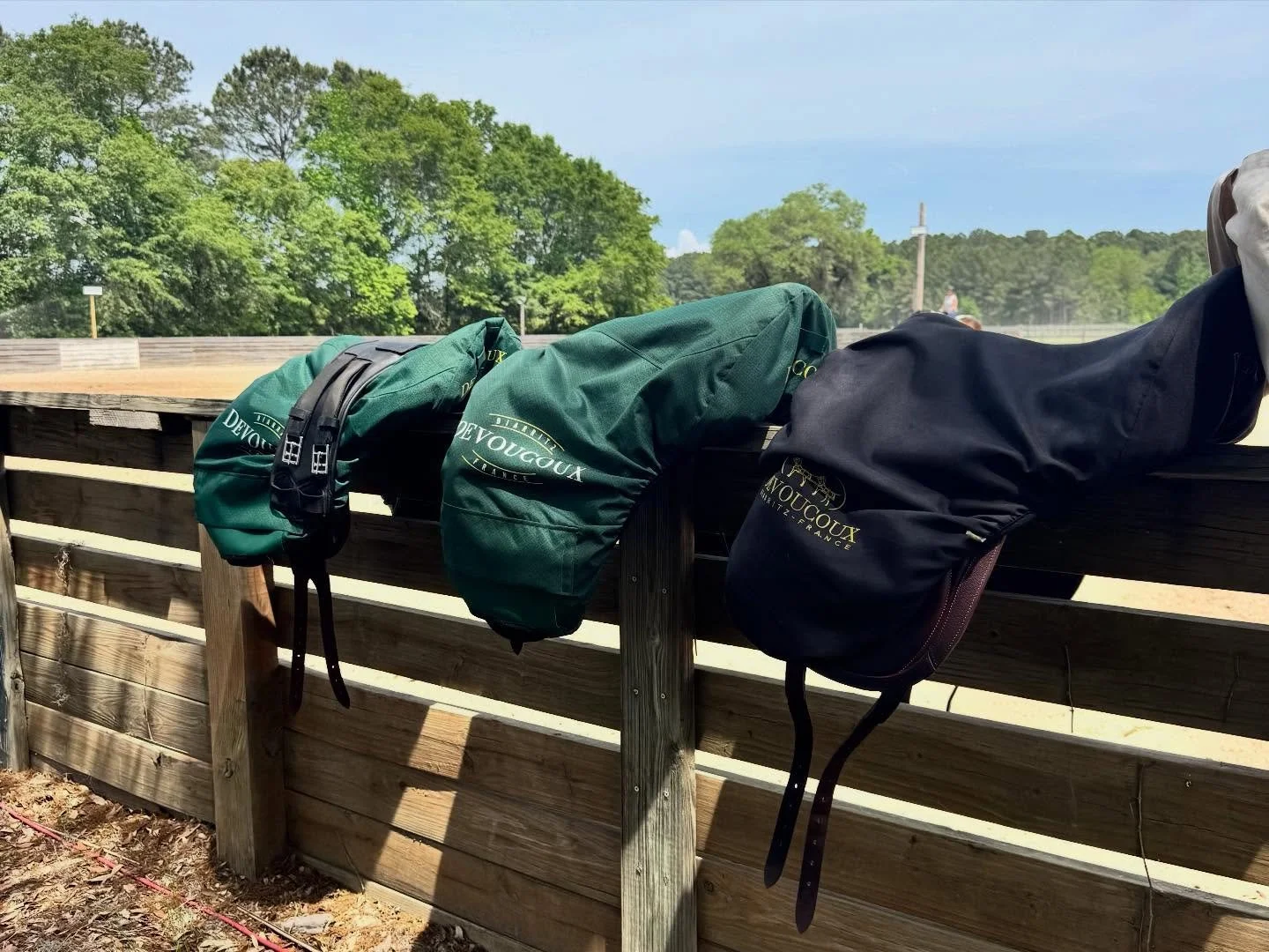 Always a fun day when @eva_devoucoux_carolinas comes to visit! 💚💚💚