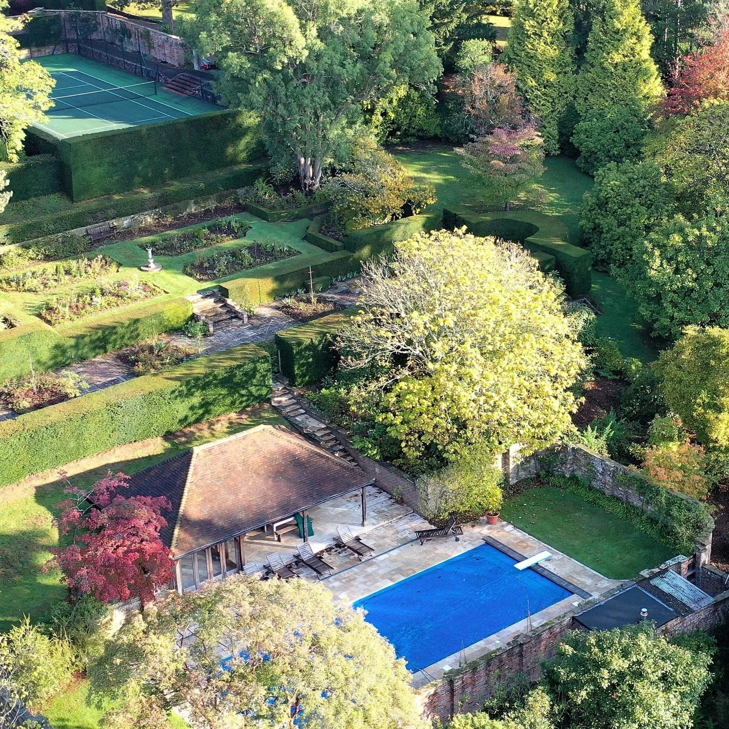 #heaselandsphotolocation
#heaselandsestate
#photolocation
#tenniscourt
#privatepool
#filmfriendly
#fashionlocation
#woodlandlocation
#luxurybrands
#englishcountryestate
#location
#locationlocationlocation
#locationphotography
#videolocation
#filmloca