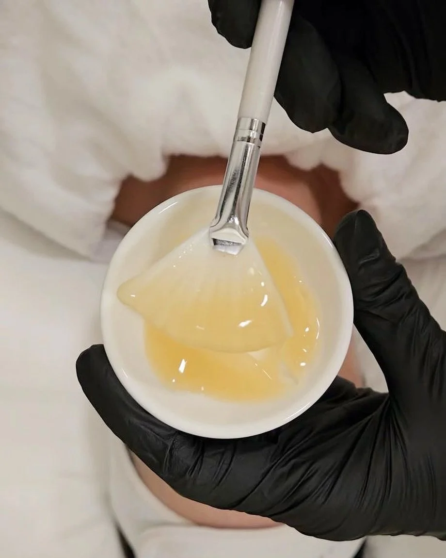 ✨ Tijd voor een huid-reset met een zurenkuur! ✨

De herfst is d&eacute; perfecte tijd om je huid weer in topconditie te brengen. Tijdens de zomer verdikt de huid namelijk als natuurlijke bescherming tegen uv-straling. Klinkt goed, maar hierdoor kunne