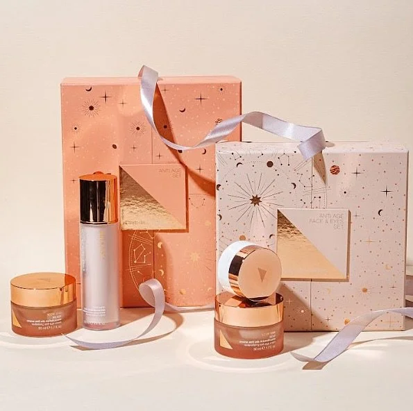 De laatste (Kerst) kortingboxen staan vanaf nu ook online klaar, zolang de voorraad strekt! 🎁

Ga naar de webshop, zoek op &lsquo;set&rsquo; en bekijk meteen het voordeel per box. 💕

👉🏼 https://bellocosi-shop.com

☎️0478787227