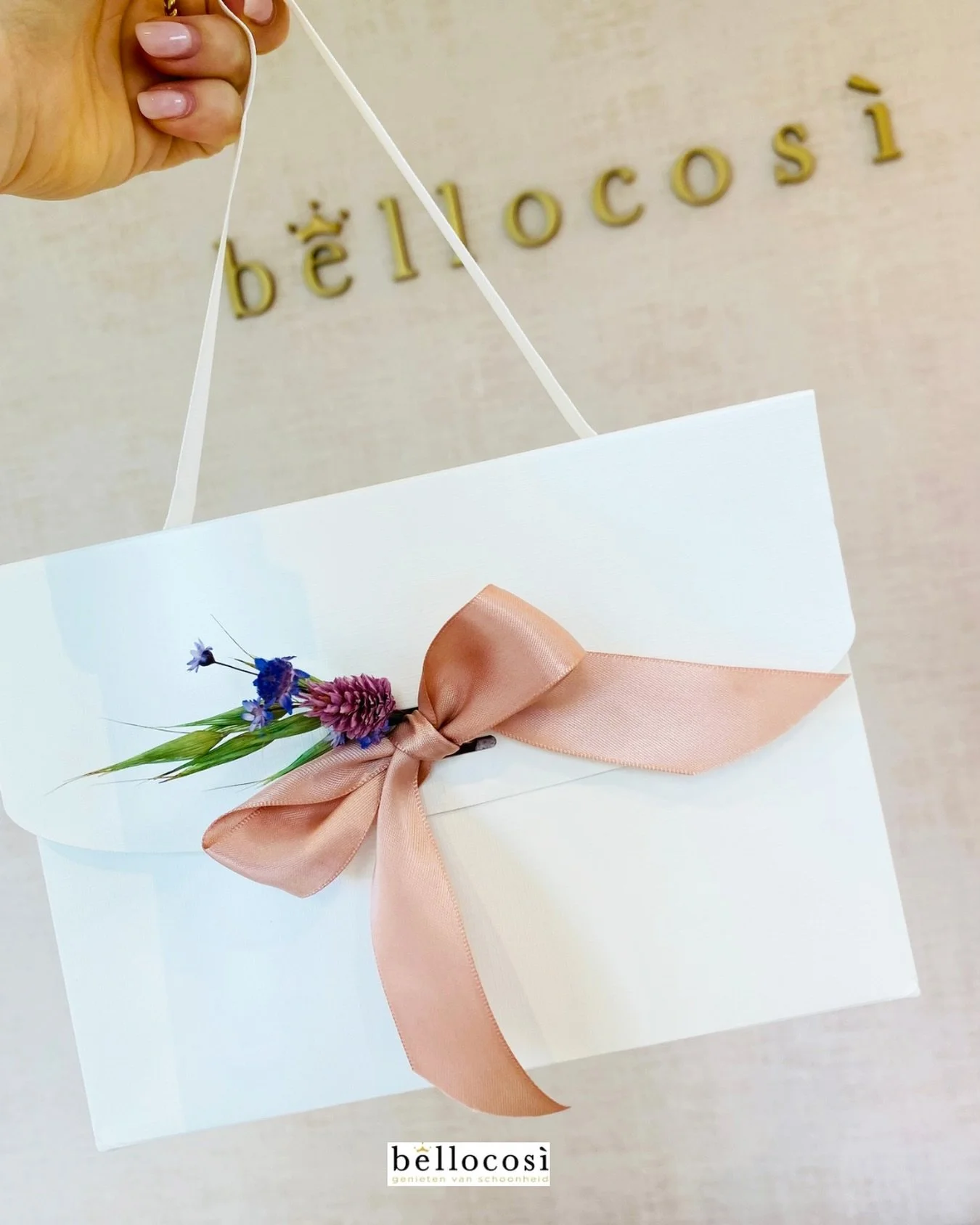 Valentijn komt eraan 💕
Verras je geliefde met een kadobon voor ontspanning en schoonheid.
Online te bestellen en naar wens op te halen of te laten opsturen ✨
Een cadeau om &eacute;cht van te genieten 💝

☎️0478787227
📧info@bellocosi.com
👉🏼 bestel