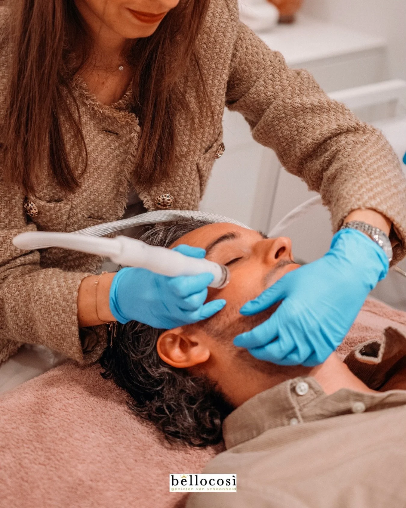 ✨ Hydra vacuum behandeling bij Bellocosi ✨

Een diepe reiniging, intense hydratatie en direct een frisse glow 💧

Verwijdert onzuiverheden, verfijnt pori&euml;n en laat je huid er gezond en verzorgd uitzien &ndash; zonder hersteltijd.

💥 Ook perfect