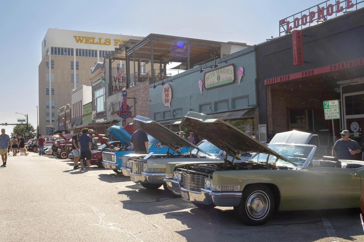 Arts n Autos :) 
Denton square 
Shot on a eos r10