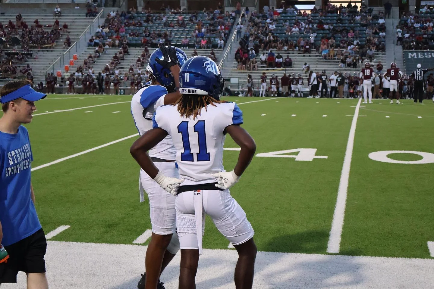 Friday night lights 💙

Shot on a canon eos r10