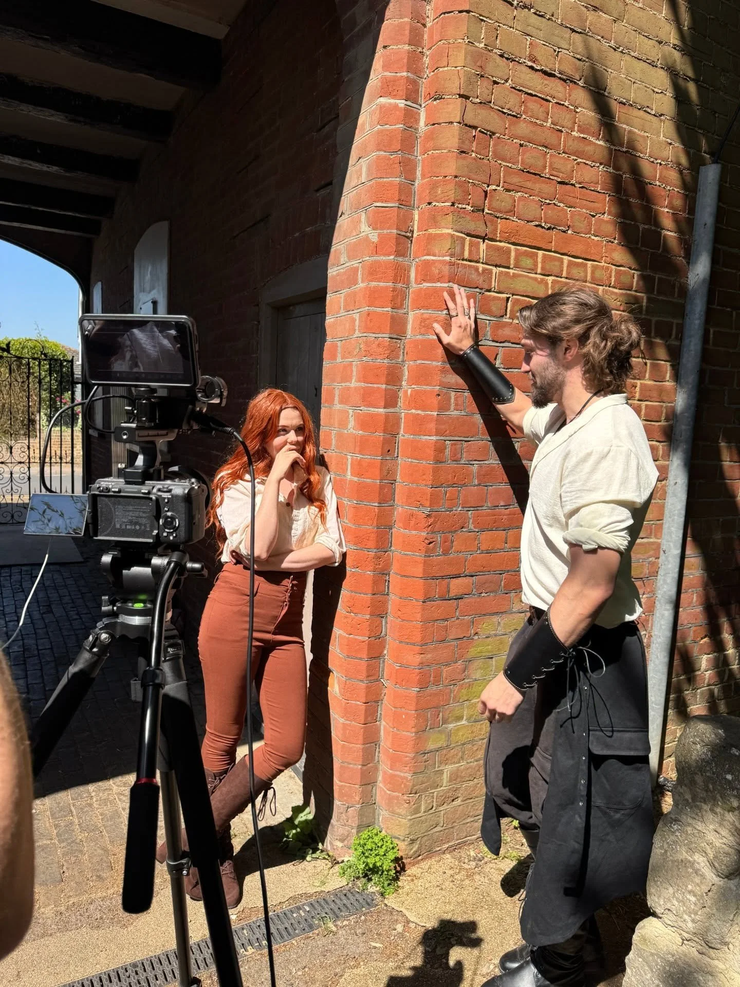 Some BTS from my incredible book promo shoot with @icmg.productions earlier this year! Did you know @cranthorpemillner will be publishing this very book i. 2026?! Keep your eyes peeled and get ready to step into the Middle Of Midon...
Thanks to my in