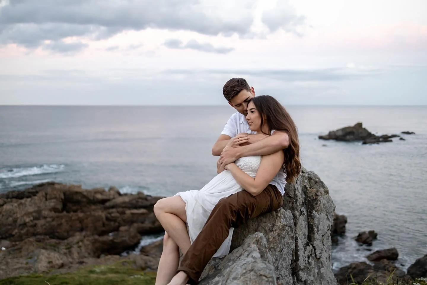 When the photo feels like a romance novel cover. 😍 Missing some warm beach photoshoot days and sunsets like this!