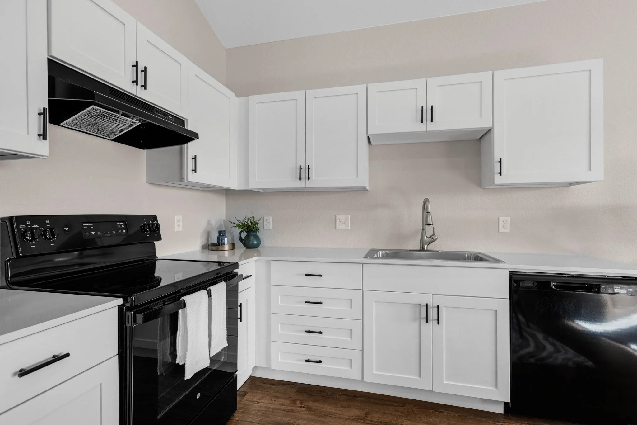 325 Williams INTERIOR - 23.jpg