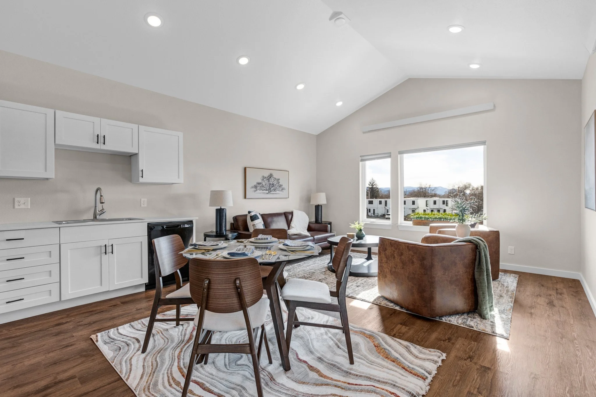 325 Williams INTERIOR - 15.jpg