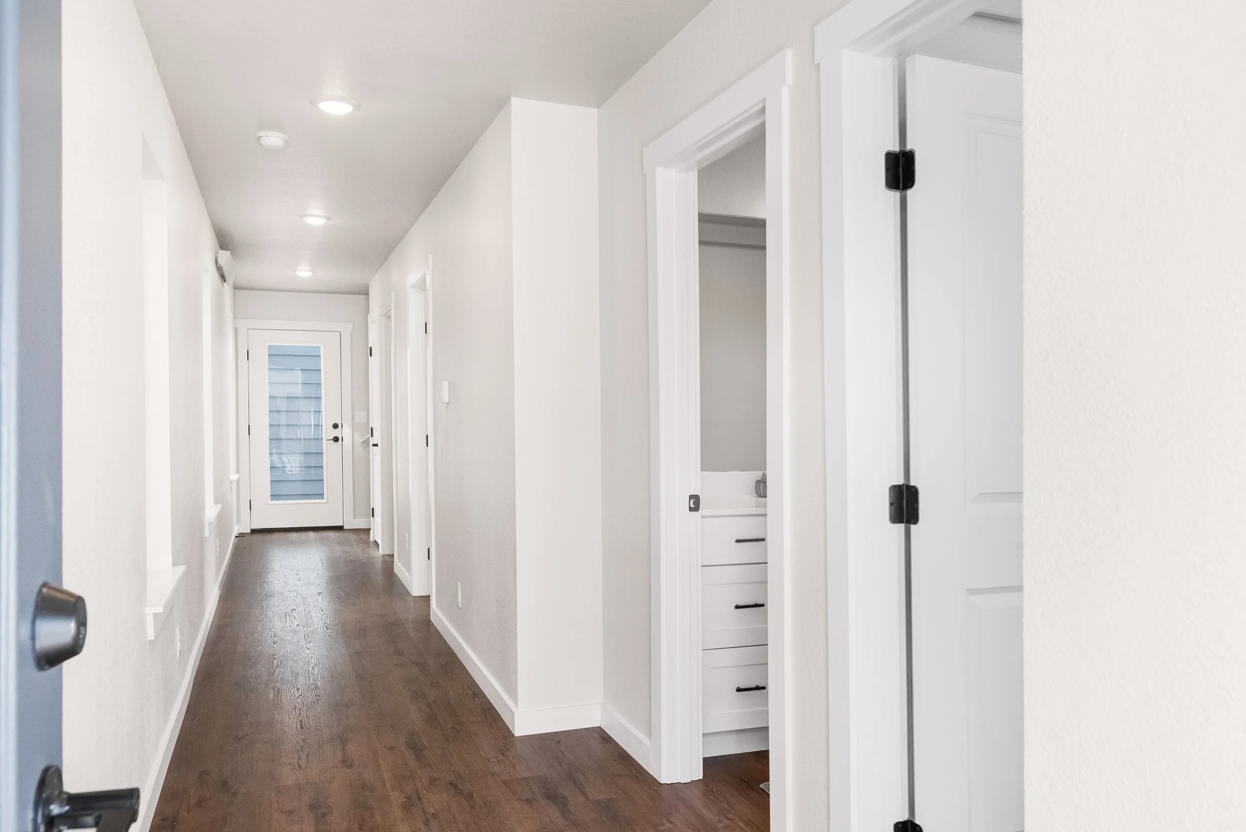 385 Walsh St - Interior - LARGE - 01.jpg