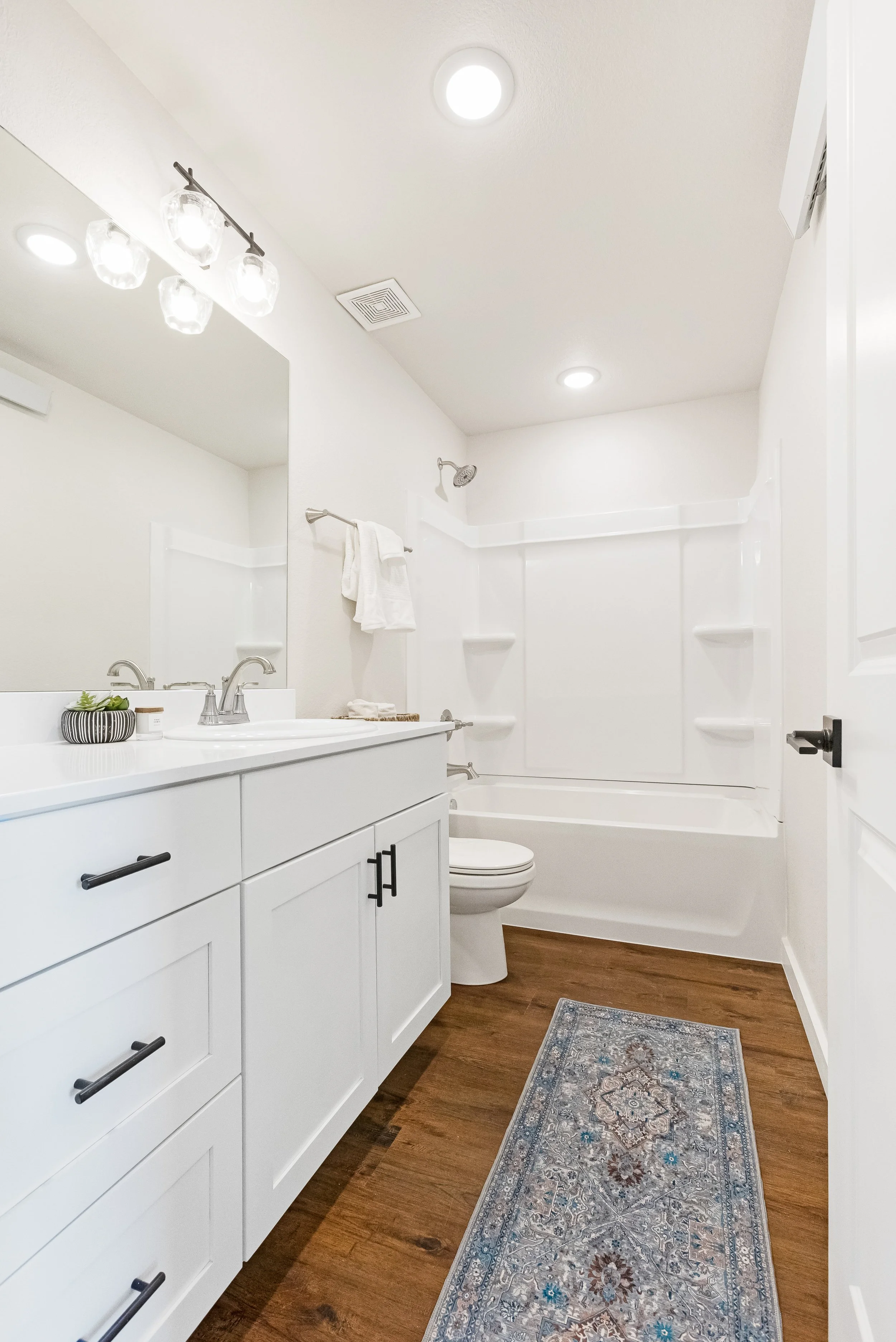 385 Walsh St - Interior - LARGE - 09.jpg