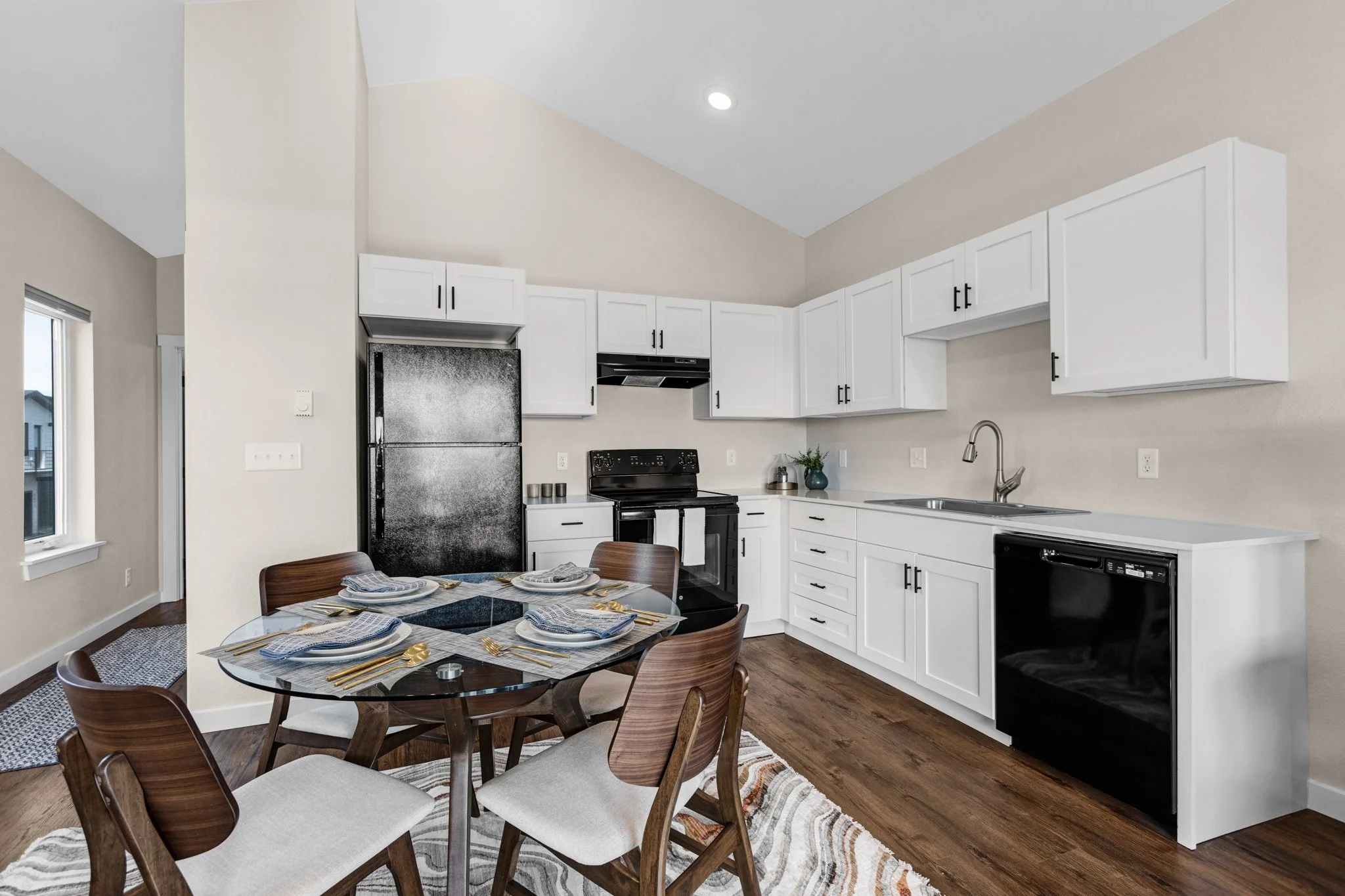 325 Williams INTERIOR - 24.jpg