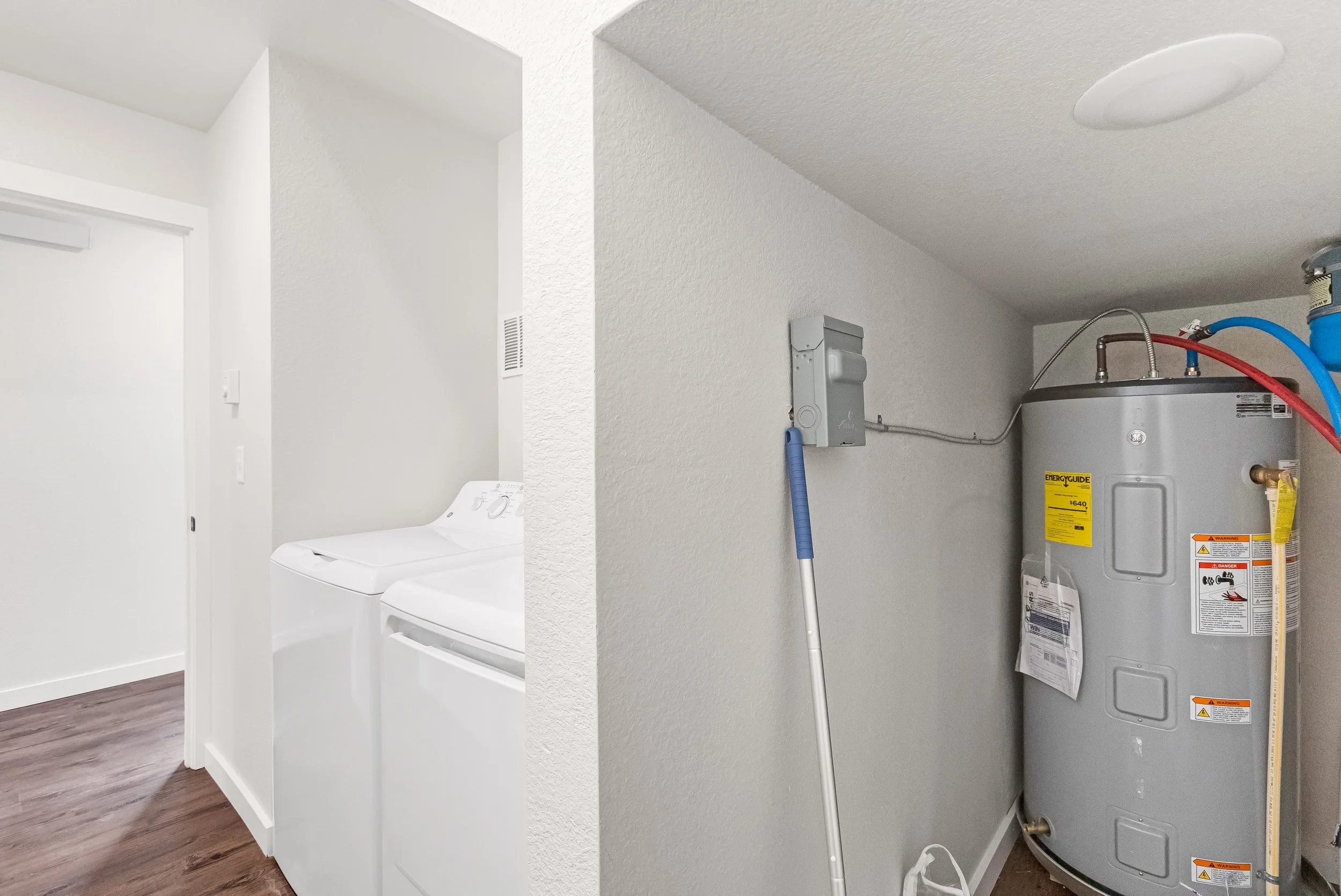 385 Walsh St - Interior - LARGE - 17.jpg