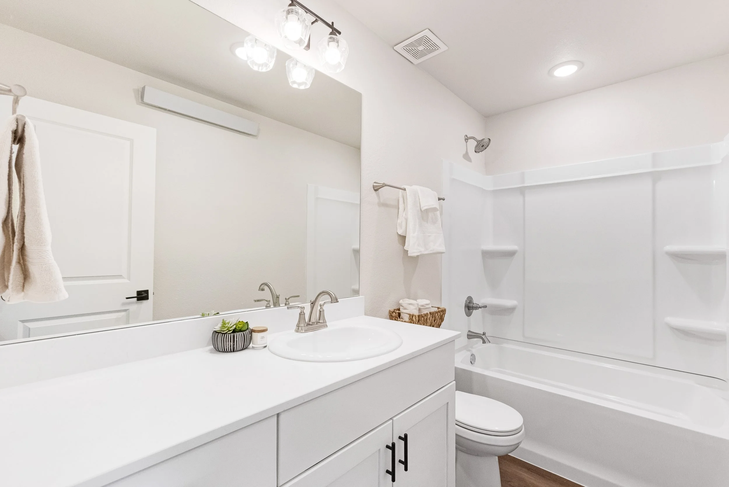 385 Walsh St - Interior - LARGE - 07.jpg