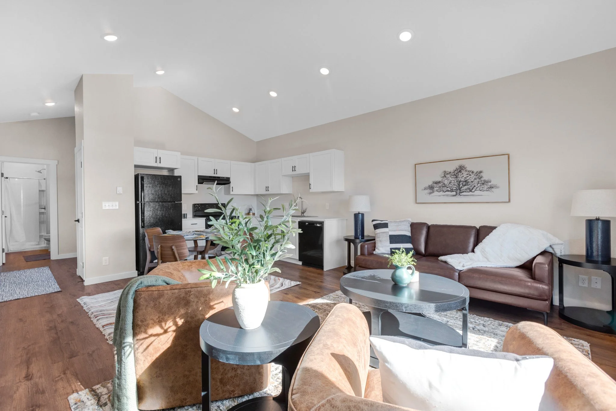 325 Williams INTERIOR - 20.jpg