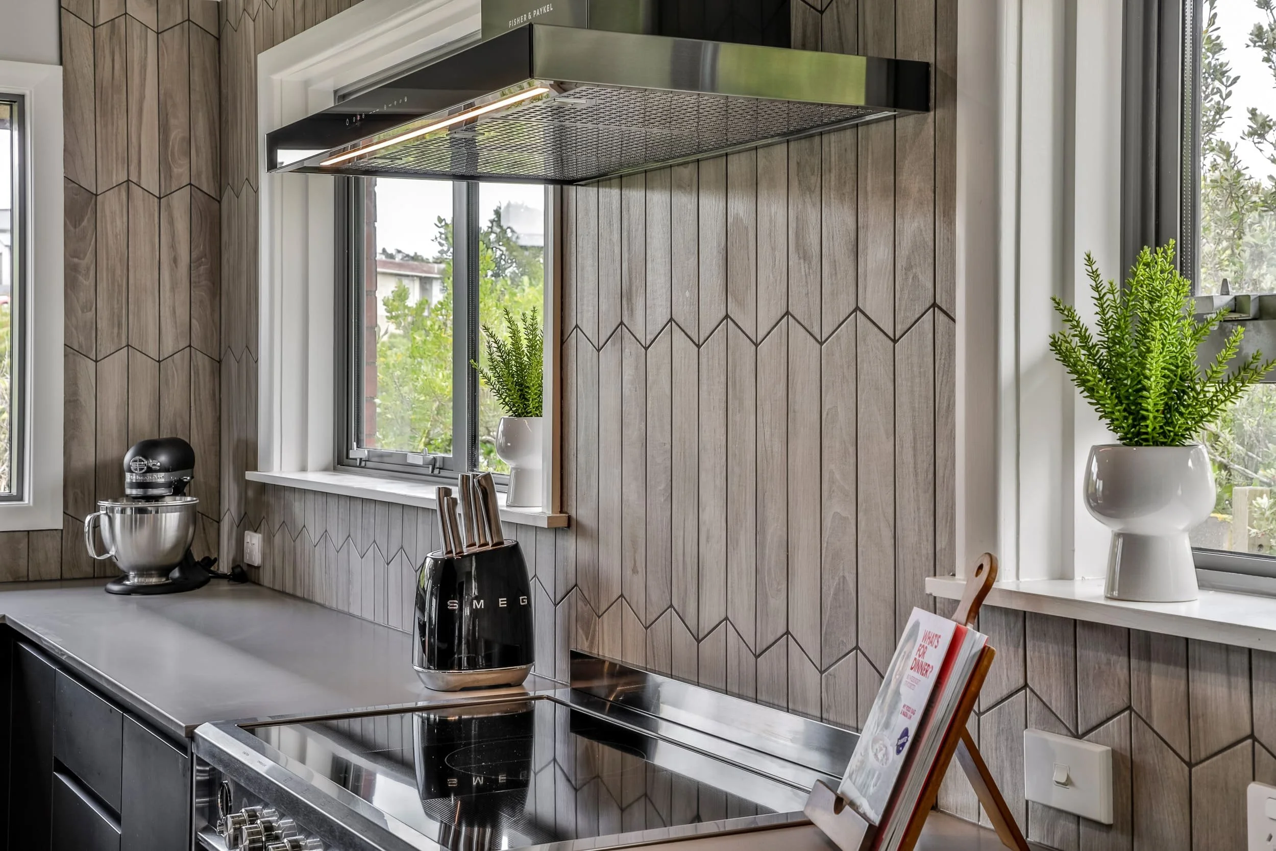 Modern monochromatic-kitchen11.jpg