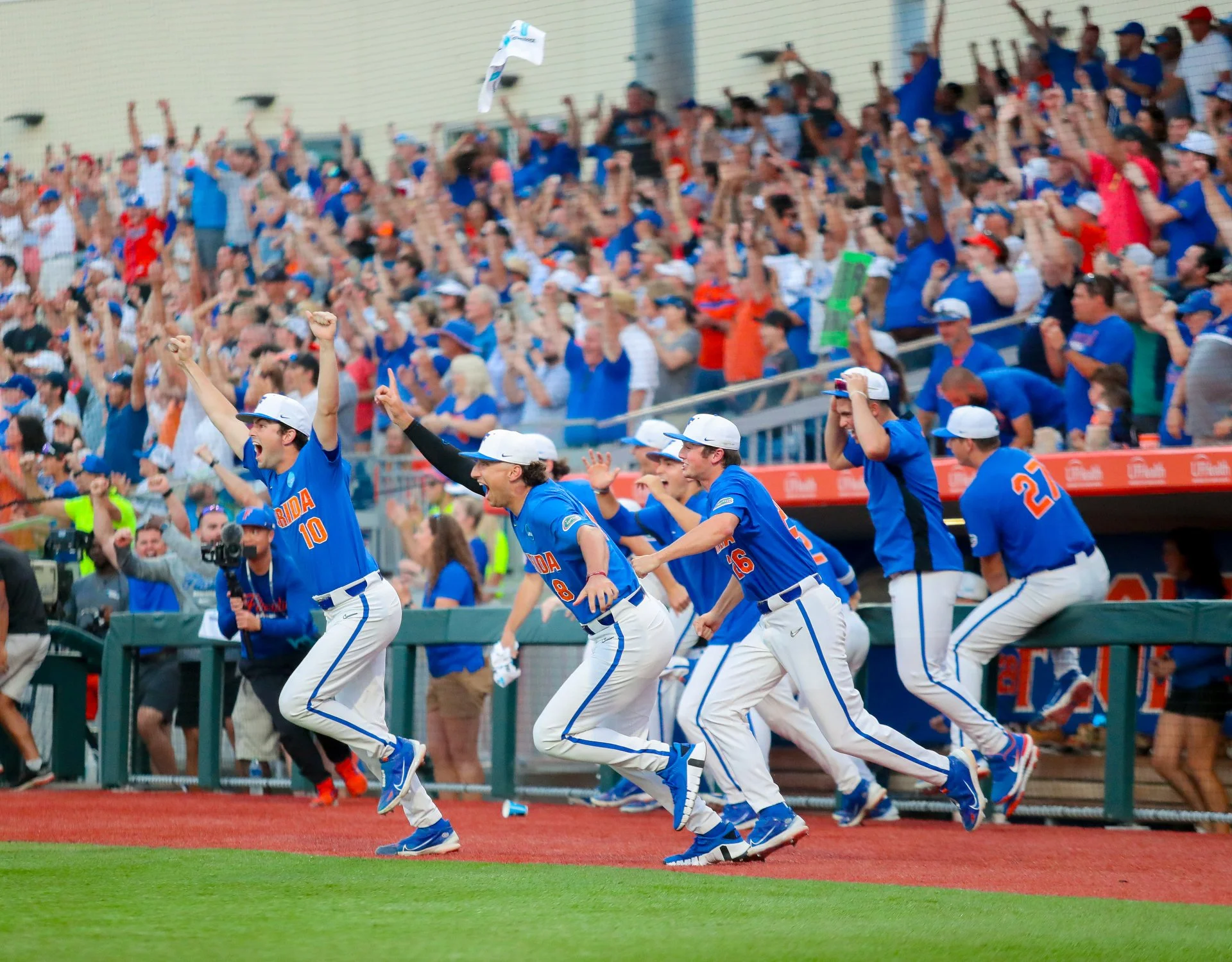 HappyGators_Team__230610_7749_AshleyRay.jpg