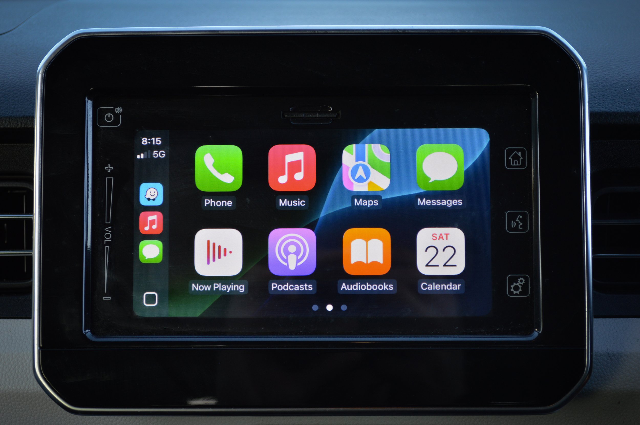APPLE CARPLAY CLOSE.jpg