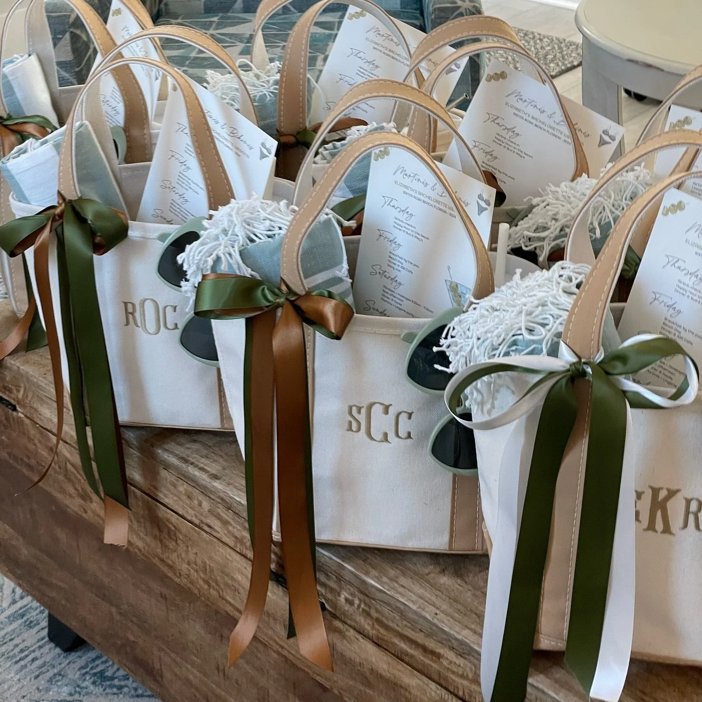 Martinis &amp; Bikinis to celebrate the bride! 👰🏻&zwj;♀️🍸👙 Loved making these bachelorette bags for a friend&rsquo;s special weekend! 🍾🍾🍾 

#bacheloretteweekend #bridesmaidgifts