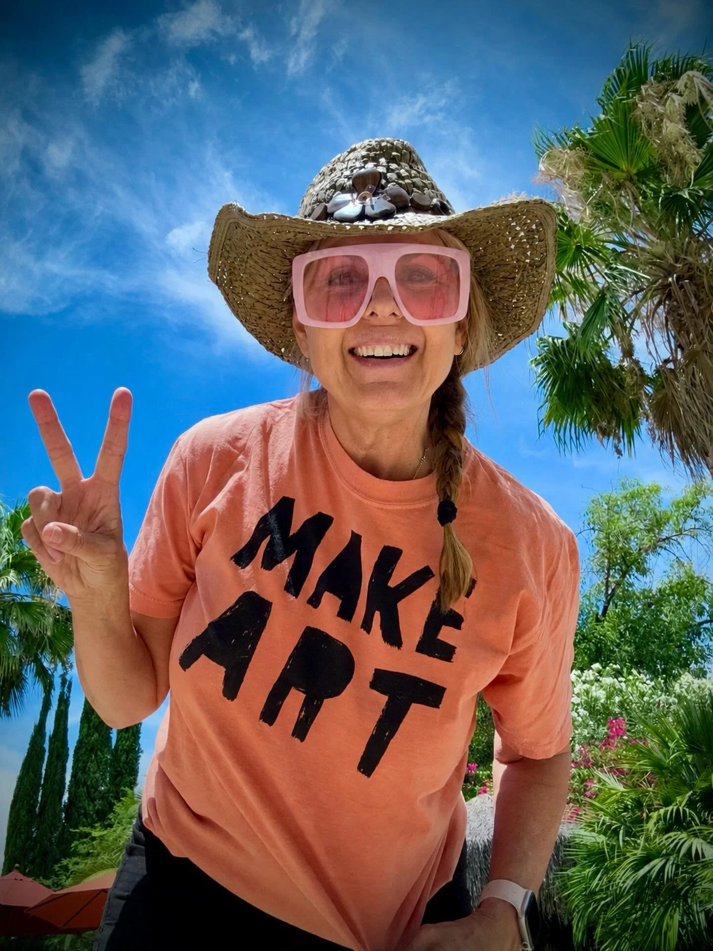 🦄 Just a reminder to do something creative every damn day!!☀️💕

T created by @michelleallenart. I love it!🙌🏼