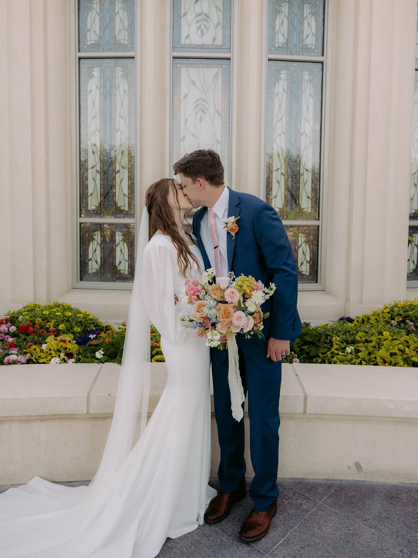 Jenna &amp; Cole💗

Congratulations to this beautiful couple! We loved being a part of your gorgeous wedding day✨

Looking for a florist for your big day? Rosie Rue offers FREE consultations! Sign up via the link in our bio💐

Photographer: @kinleype
