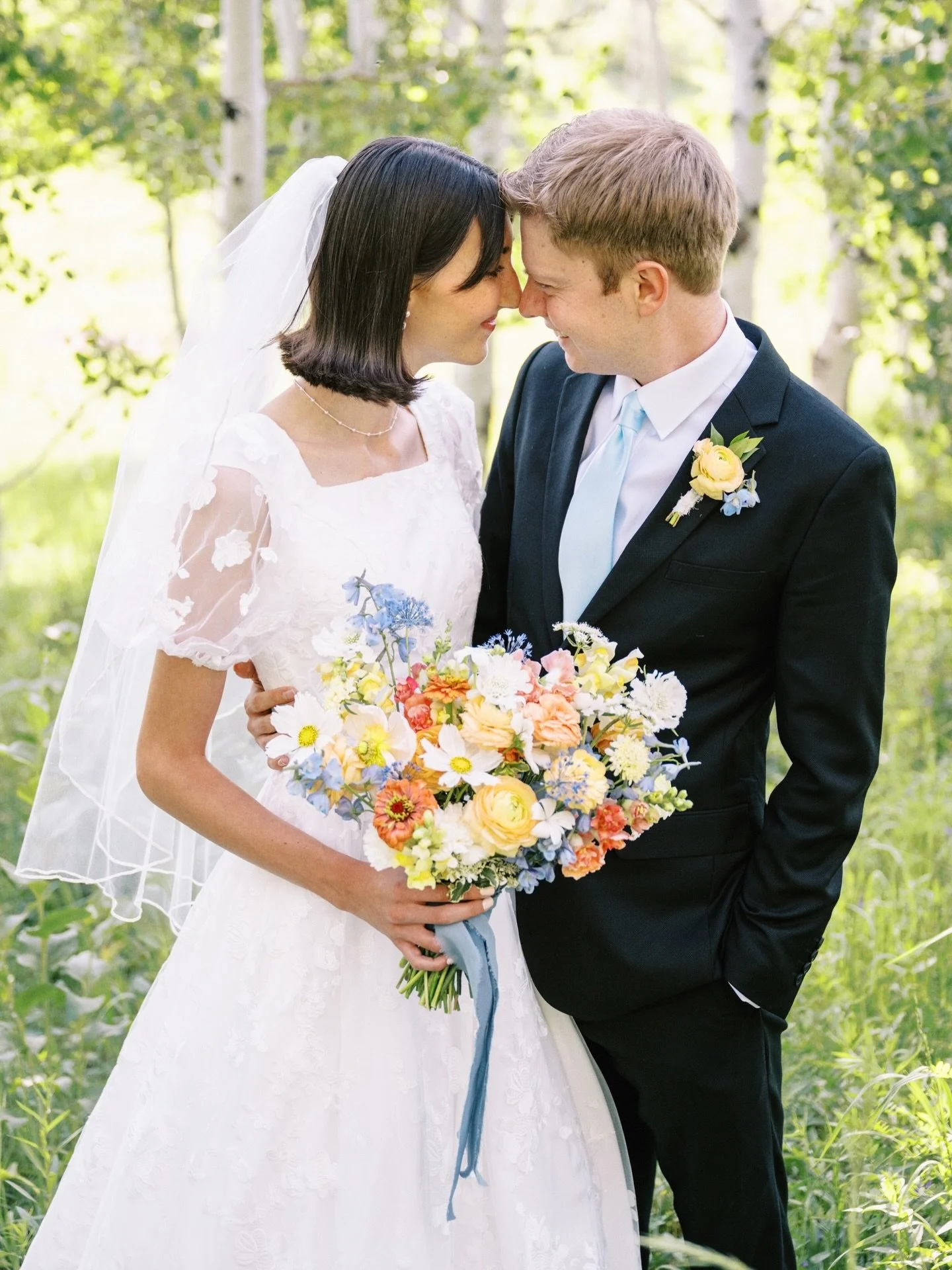 All we want for Christmas is this beautiful bouquet😍👏🎄

Grace &amp; Satchel made the loveliest bride &amp; groom! We loved doing their florals✨

Photographer: @mikkiplatt 
Dress: @fantasybridalut 

&bull;
&bull;
&bull;

#weddingflorals #weddingbou