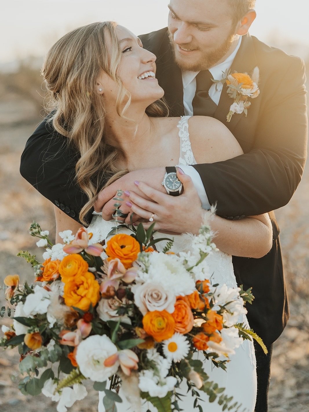 April &amp; Chance &amp; this beautiful orange bouquet🧡💐

Photographer: @wilddawnpf 

Book with us for your 2026 wedding! Sign up for a FREE consultation&mdash;link in our bio✨

&bull;
&bull;
&bull;

#utahflorist #utahwedding #utahbridals #bridalsi