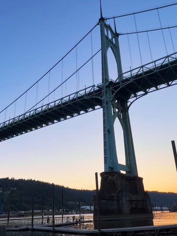 Cute neighborhood things 🌉