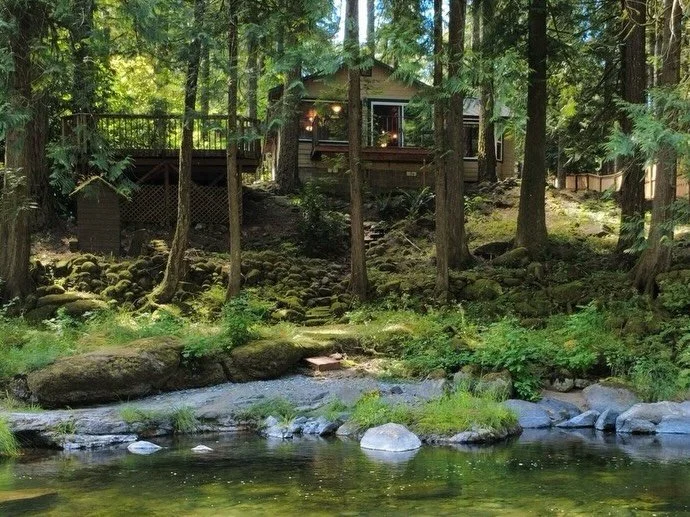 This new listing is right near one of my favorite summer swimming holes 💧 but you wouldn&rsquo;t need to drive anywhere when the Lewis River is in your backyard. 100 feet of riverfront on the East Fork of the Lewis tucked under the trees with built 