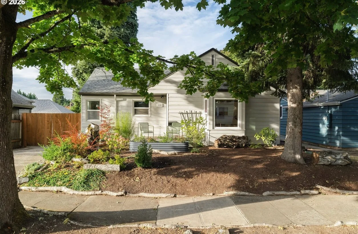 Woodlawn bungalow for $585,000 🤎 
I love the original 1948 details: coved ceilings, picture molding, hardwood floors, and a restored brick fireplace. The backyard has raised beds, a chicken coop, a covered patio, and a spot for a firepit. This locat