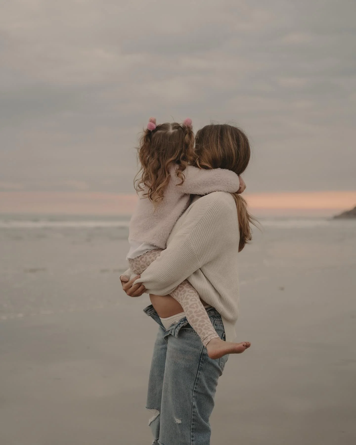 Happy Mother&rsquo;s Day to alllll the wonderful mamas I&rsquo;ve had the pleasure of working with. I&rsquo;m so loving seeing all your Mother&rsquo;s Day posts with your photos 🥹 It makes my heart so happy. 🧡

Wishing everyone a beautiful sun-fill