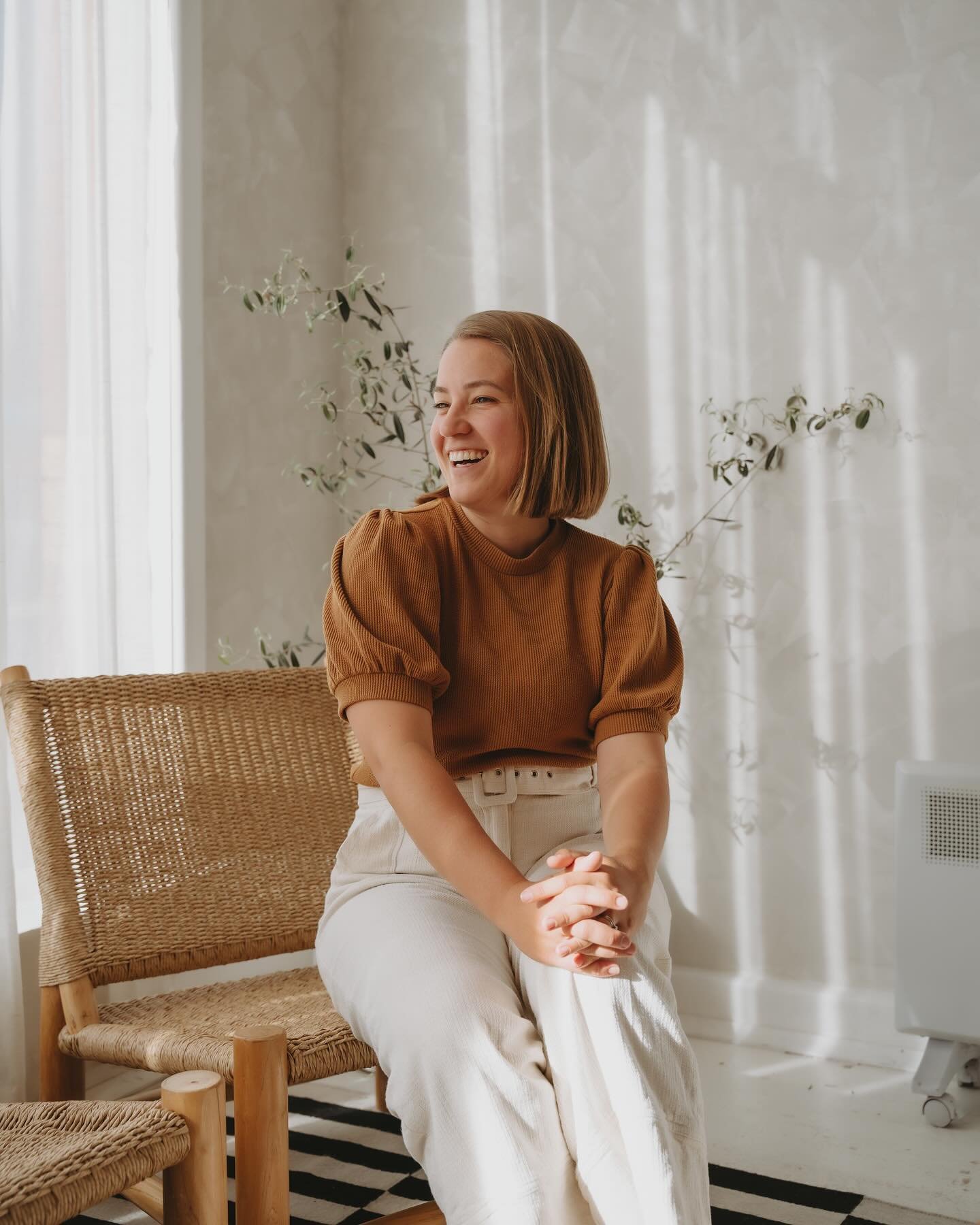 Introducing a little snippet of the refreshed brand photos for @thewomenschiro_ 😍 

It&rsquo;s been an absolute pleasure capturing Chels&rsquo; return to work after stepping into motherhood. 

The Creative Storytelling Package beautifully showcases 