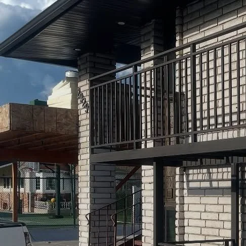 Second-story deck railing