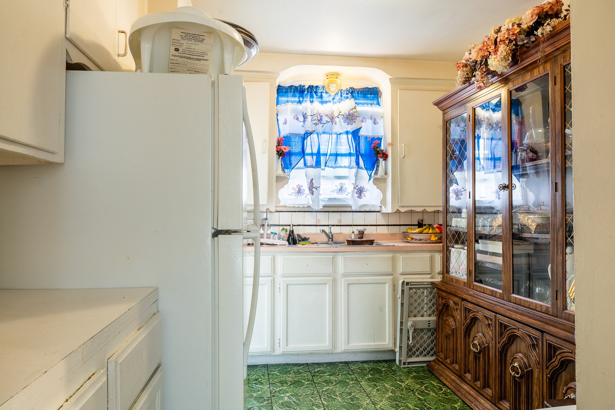upstairkitchen2.jpg